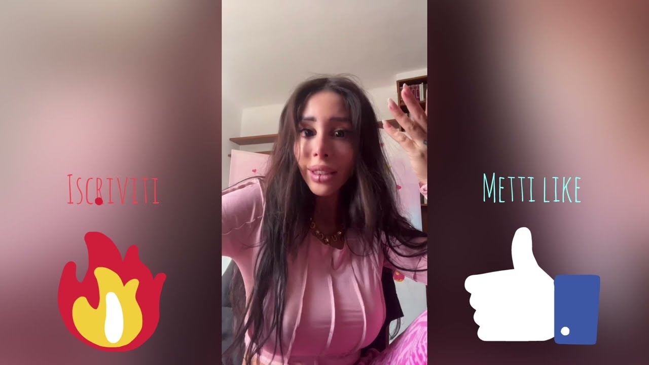 ALEX MUCCI SI FA UN SELFIE NUDA DAVANTI AGLI UFFIZI E RISPONDE ALLE