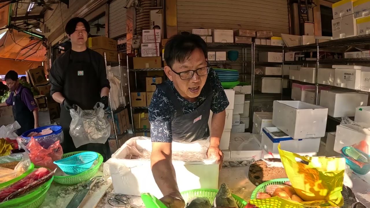 小季海鮮叫賣週六日：台中市北區柳川西路四段82號