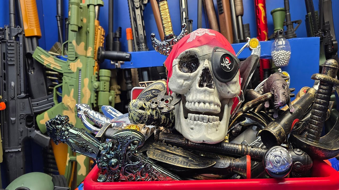 Pirate Toy Gear🏴‍☠️ ⚔️ Swords ,Pistols & Armor