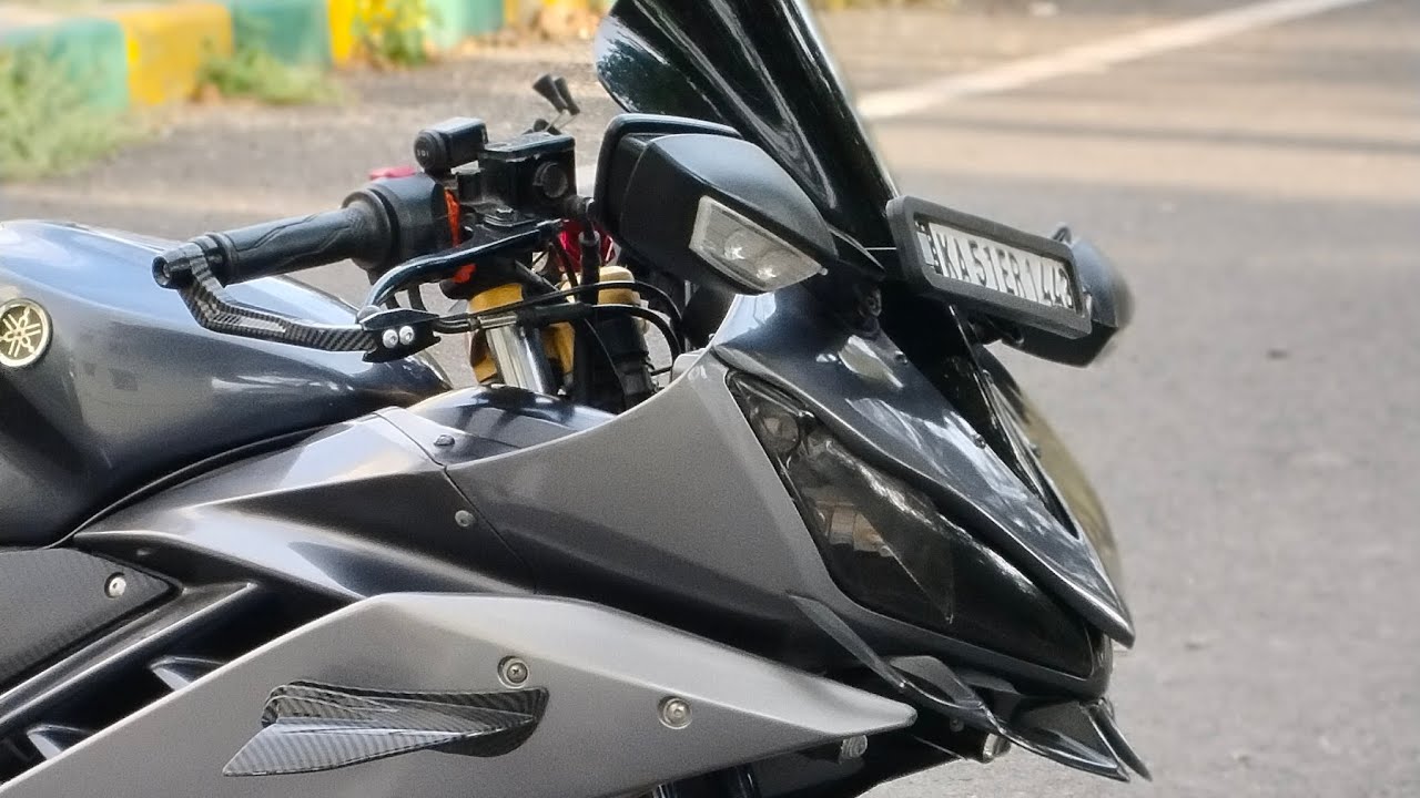 r15 ka price kya hai