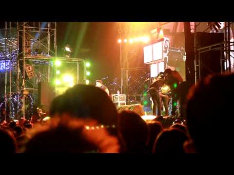 ฝุ่น BigAss ปาร์ตี้ปีแสง 2011 by khonkaentoday