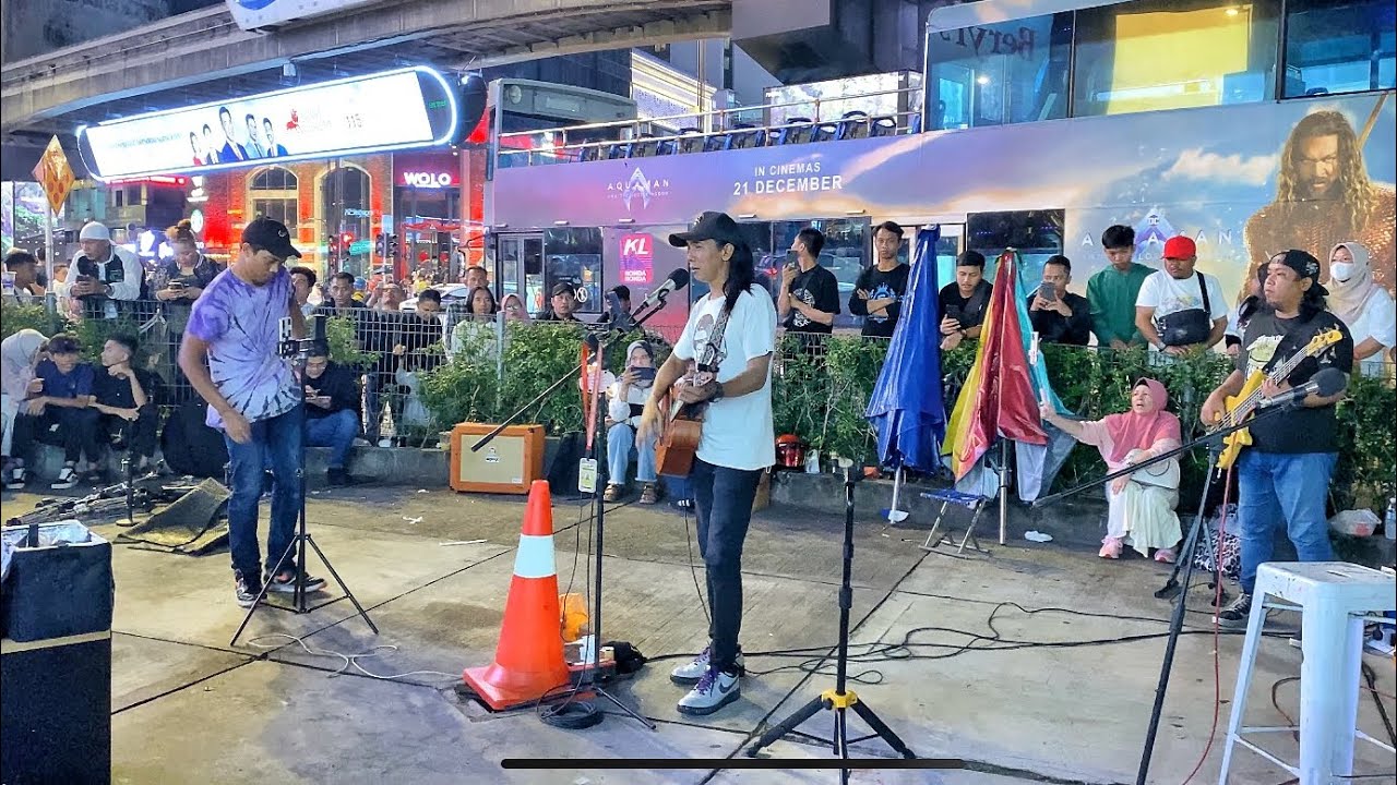Tiara Kris (Cover Busker Malaysia) YouTube