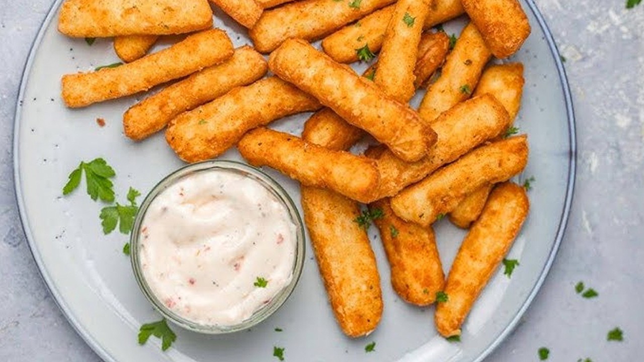 ЦЕ ДУЖЕ СМАЧНО! КАРТОПЛЯНО-СИРНІ ПАЛИЧКИ: ДОМАШНІЙ СНЕК БЕЗ ЗАЙВИХ КЛОПОТІВ