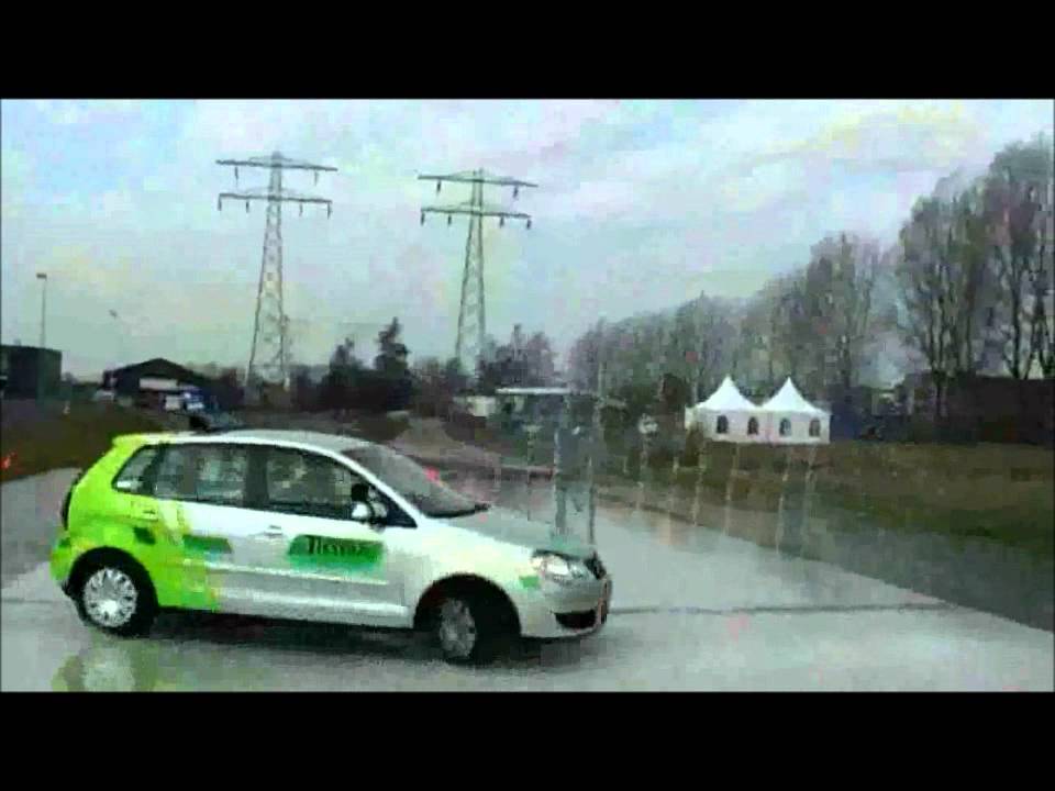Slipcursus auto, anti-slipcursus in Leeuwarden, slipschool Tilstra, slipcursus als bedrijfsuitje.