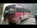 driver turn back bus on narrow road, mandi to Kullu, Himalaya road 2k17 | shockwave