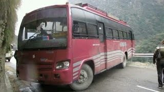 driver turn back bus on narrow road, mandi to Kullu, Himalaya road 2k17 | shockwave