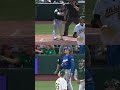 大谷選手と村上選手の会心の一撃の余韻に浸る姿が、とても似ている二人です！同じ球場で、同じ方向へホームランを放つ！＃大谷翔平＃村上宗隆