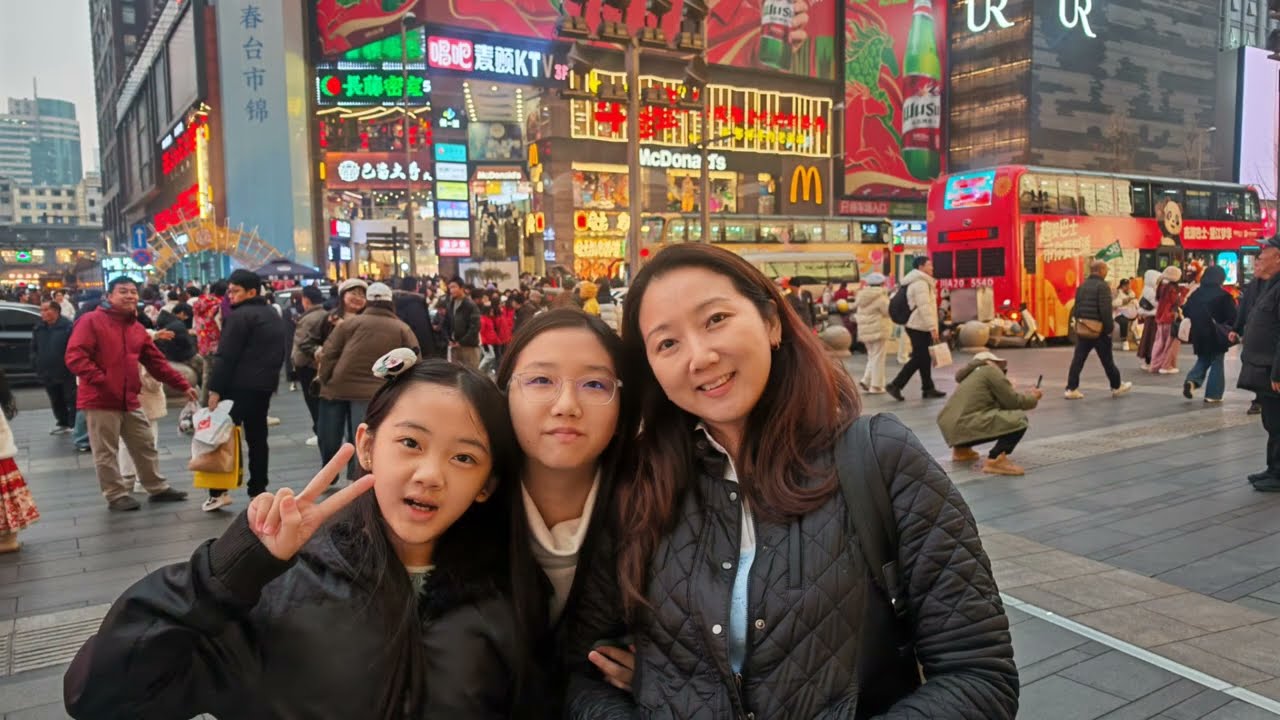 Day 6 Chengdu China 乐山大佛 & 春熙路步行街 Leshan Giant Buddha & Chunxi Road