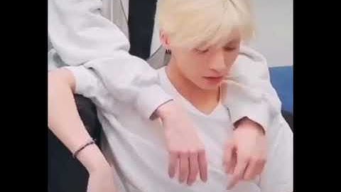 Is Beomgyu playing with Taehyun shirt or????._ #shorts #taegyu❤️