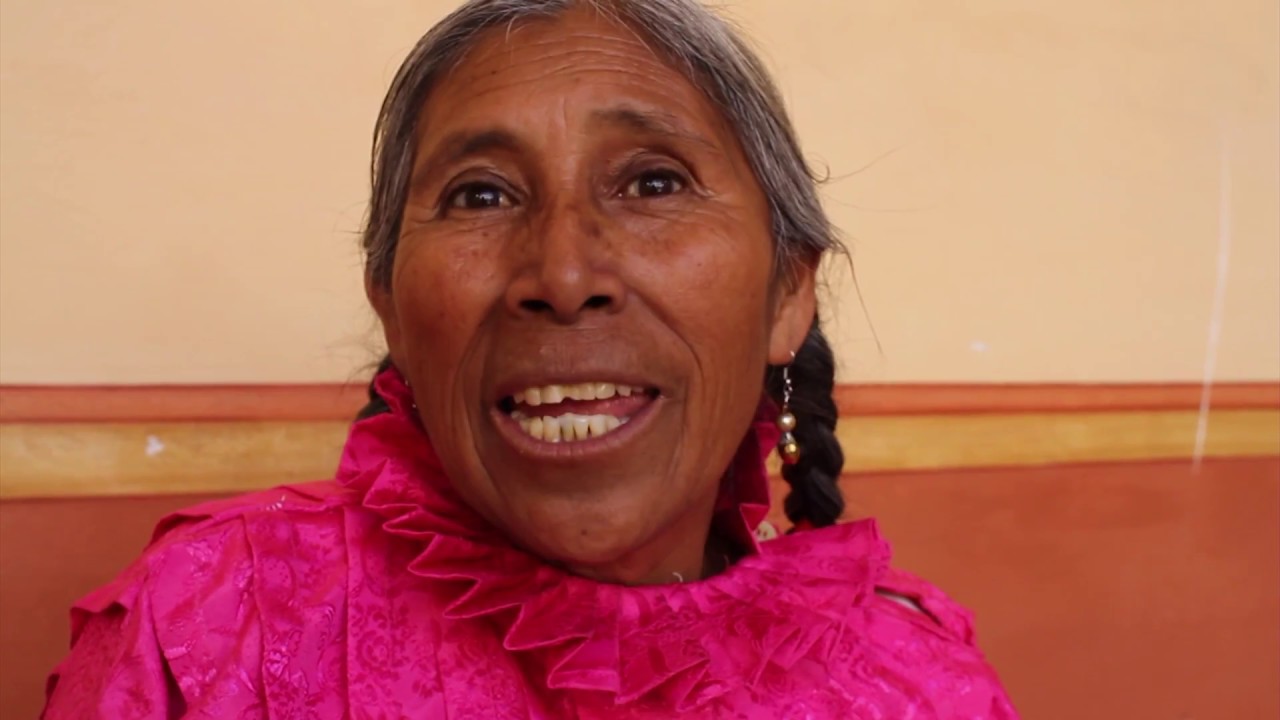 Macedonia Blas nos platica sobre el Bordado Documental N'jati ñöñho