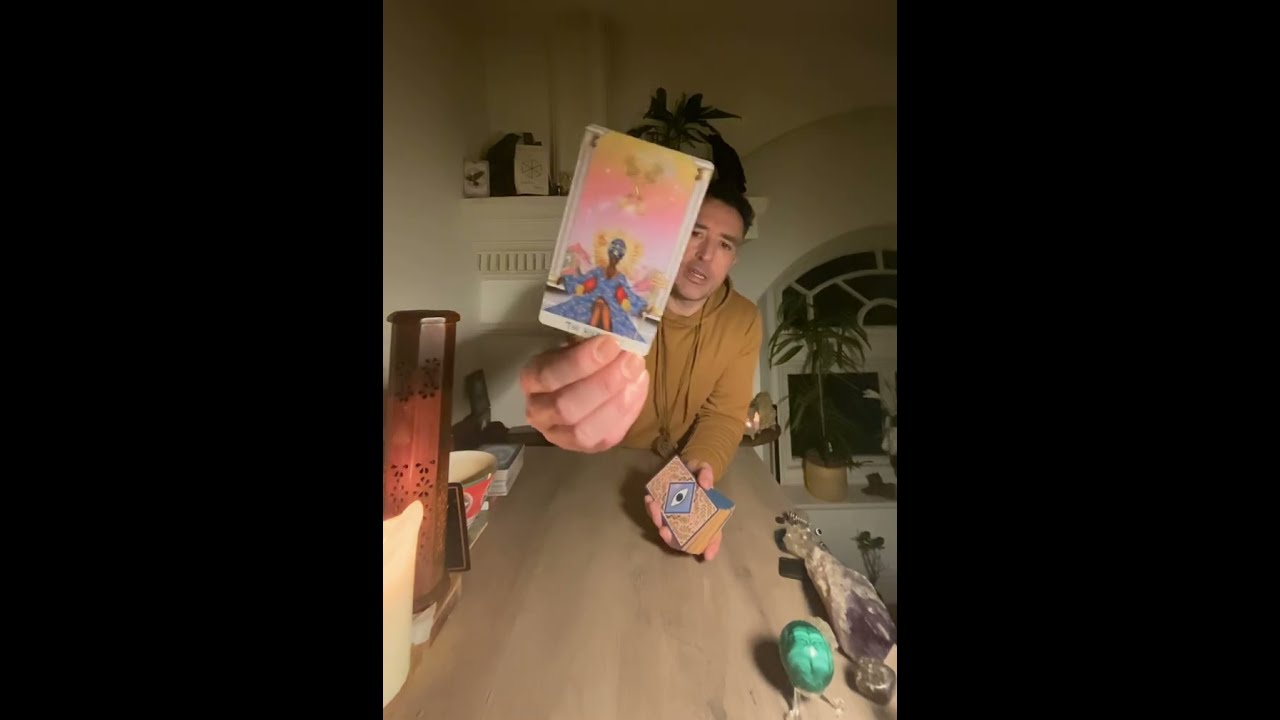 Aquarius ♒️ WHO ARE YOU? AND WHY ARE YOU HIDING? Tarot Reading February 2025