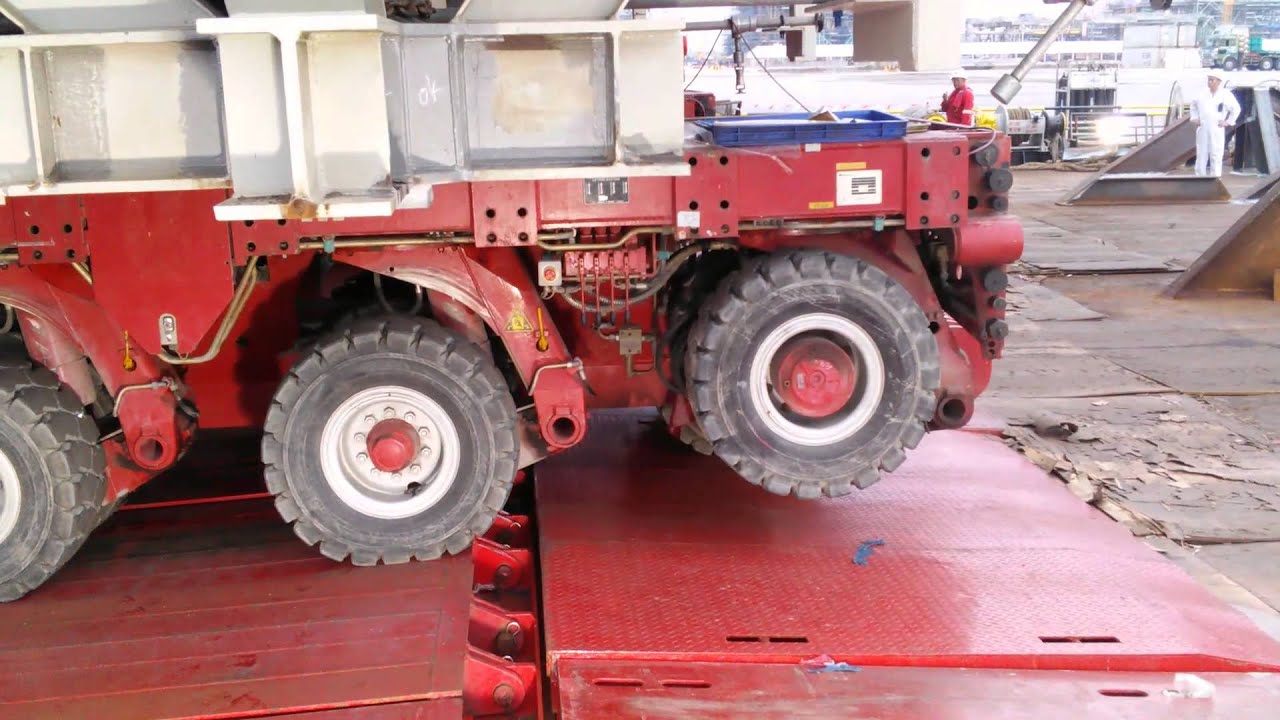 Moving module on to the barge by Mammoet