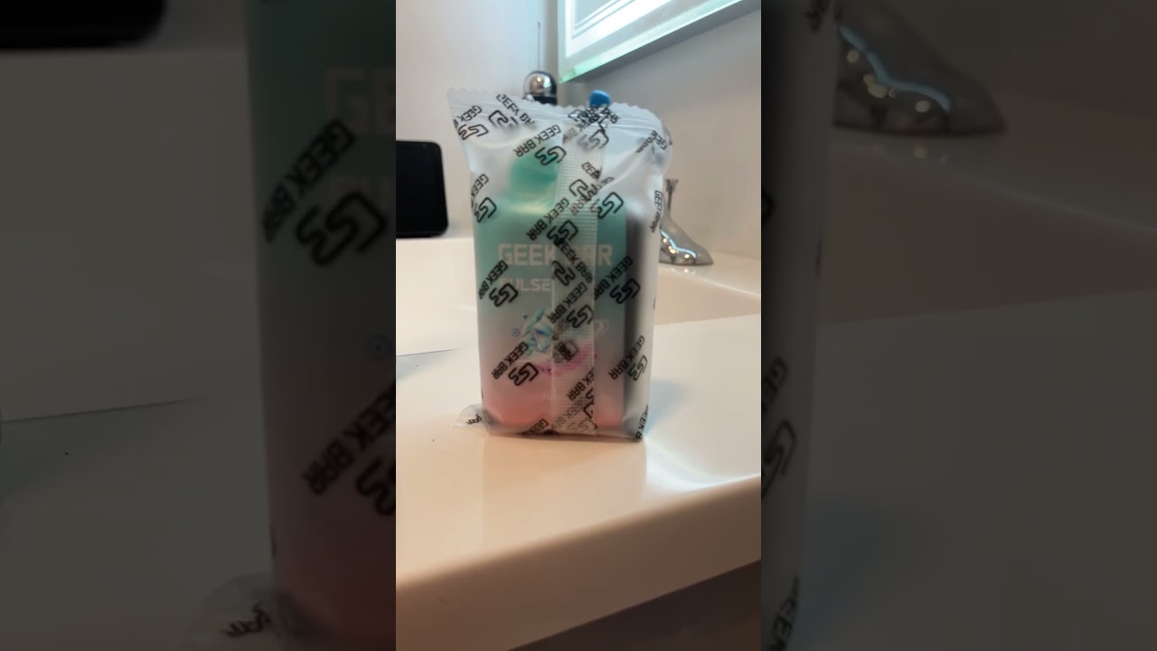 Geek bar frozen strawberry 