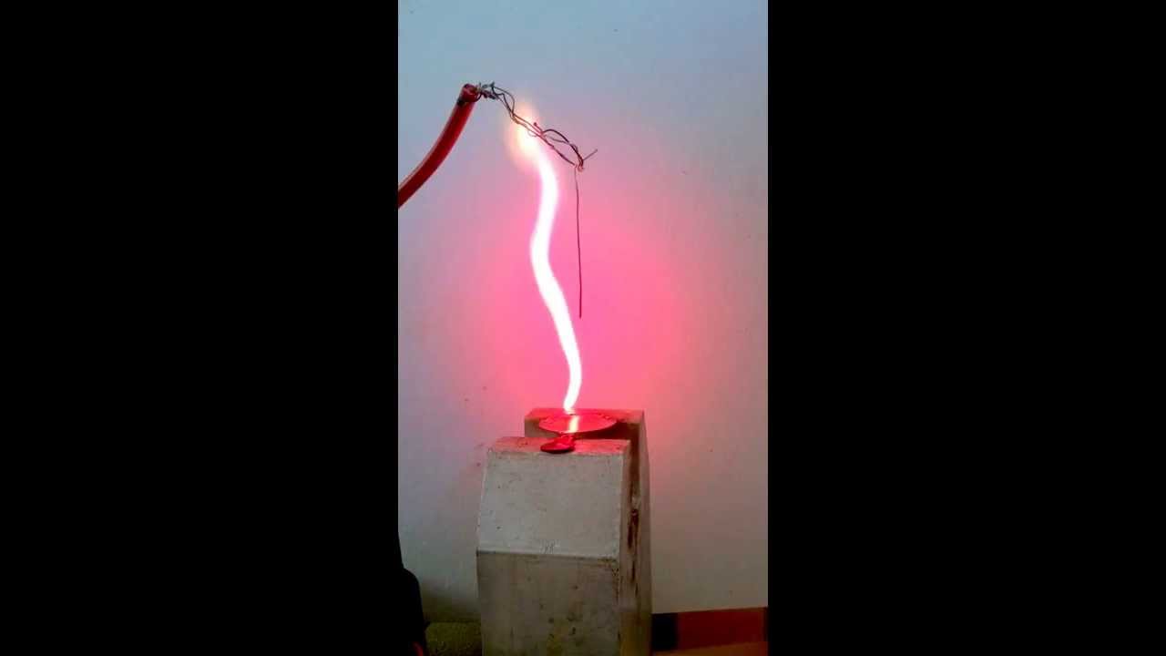 High voltage discharge on lithium chloride