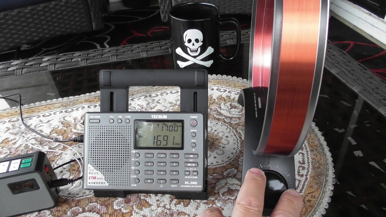 1690 WVON with local train QRM... AN200 peaking demo