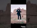 تمشي بالحفى