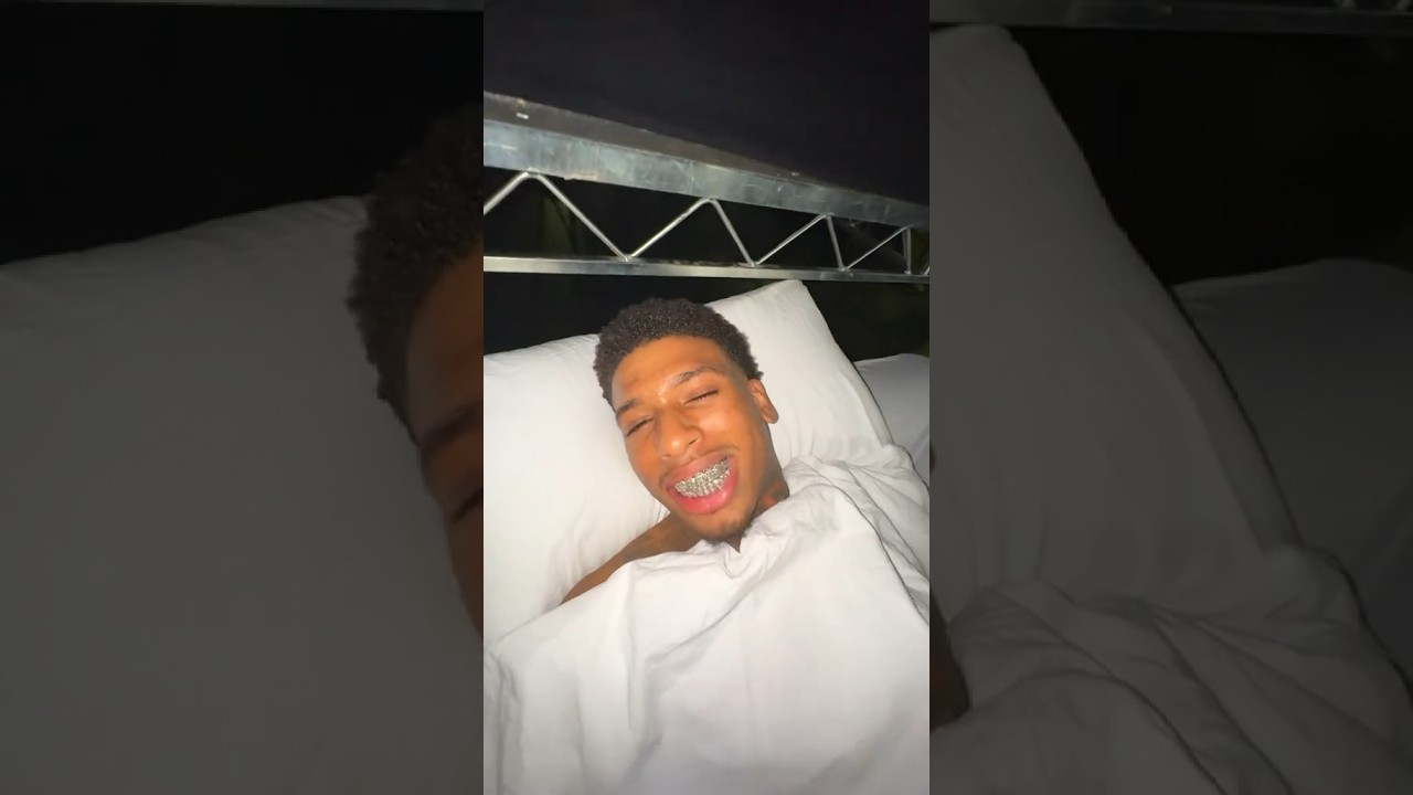 YouTubeでTHEY WERE SLEEPING ON ME 👀を視聴 YouTubeでTHEY WERE SLEEPING ON ME 👀を視聴