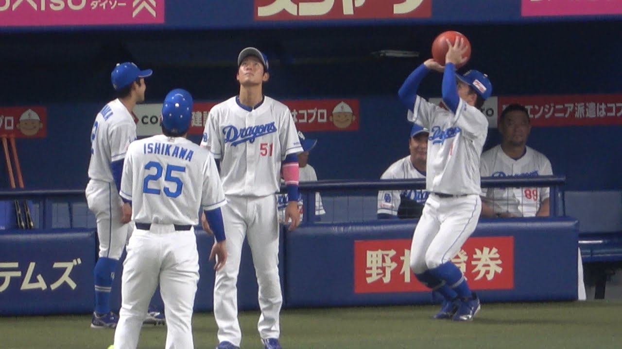 アップ中にいきなりバスケを始める岡林w最後は呆れた田中幹也に蹴りを入れられるw