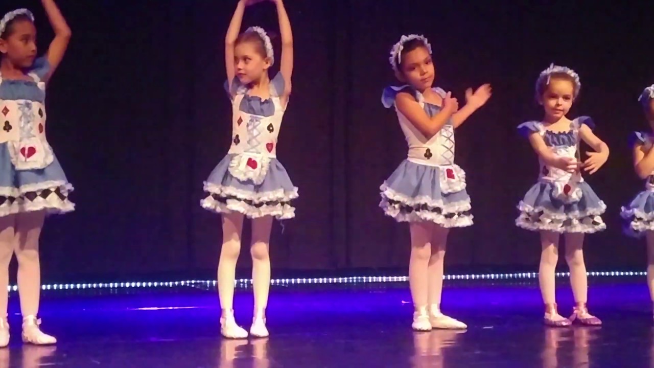 Coreografia Alice no país das maravilhas - Balletomane Escola de dança - 2018
