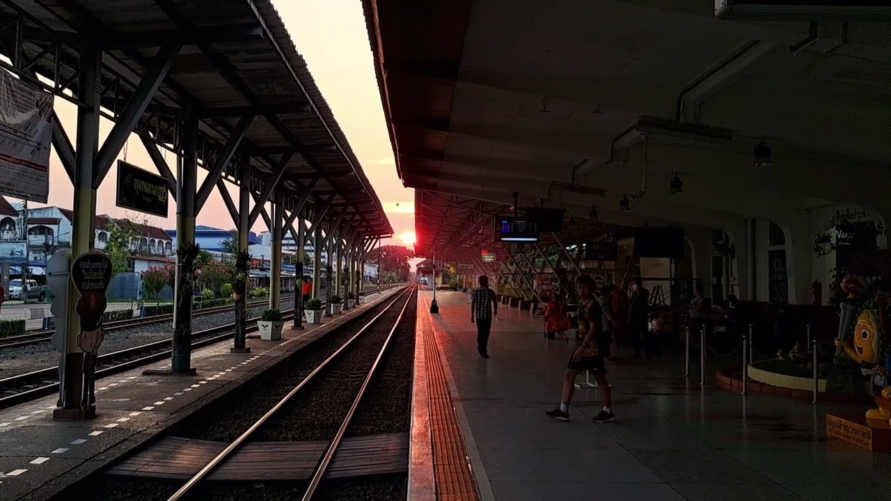 เทียบเวลา / เคารพธงชาติ เวลา 18:00 น. (30 มี.ค. 2566) ที่สถานีรถไฟศรีสะเกษ