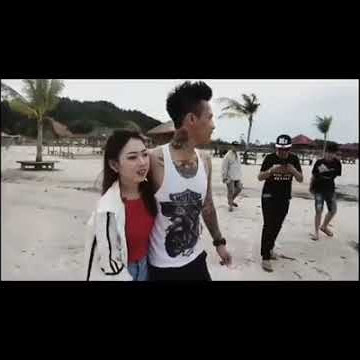 Pasangan bertato