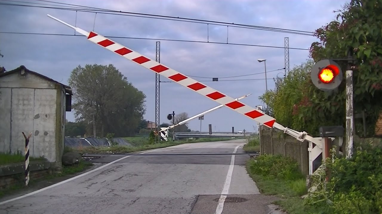 Spoorwegovergang Alfonsine (I) // Railroad crossing // Passaggio a livello