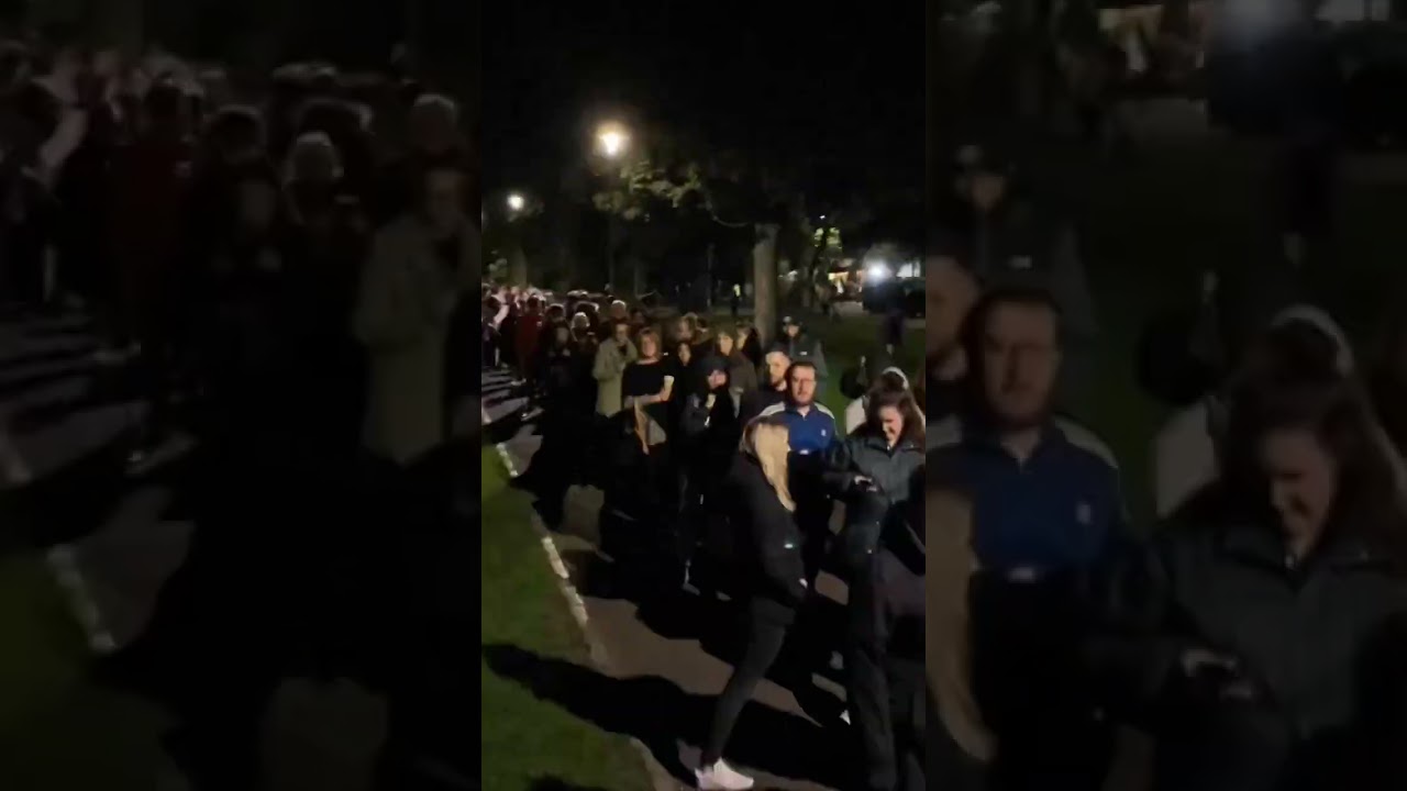 The queue to see the coffin of Queen Elizabeth II in Edinburgh