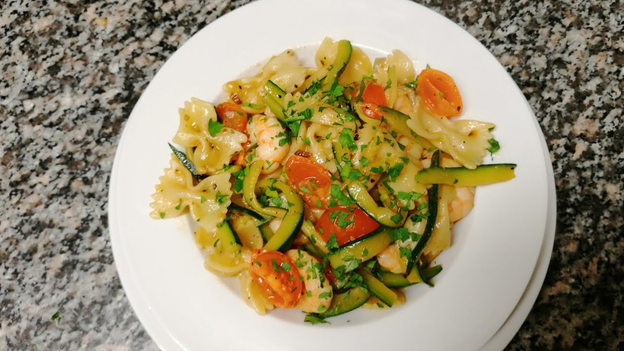 Farfalle gambiri zucchini/pasta Farfalle with shrimp zucchini - YouTube