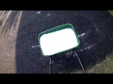 Video: Hvordan installerer du en resirkulert asfaltoppkjørsel?