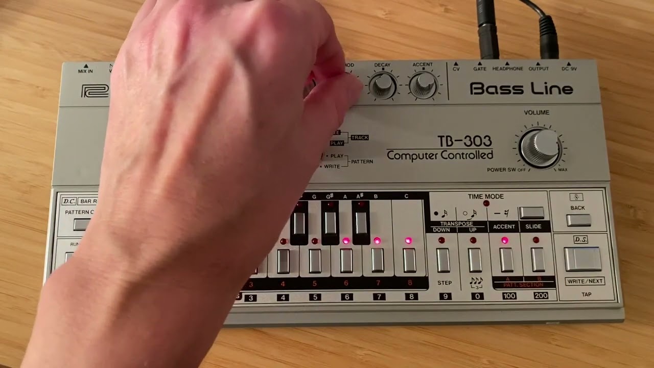 ROLAND TB-303 ACID - ENERGY TR-707 Mix - YouTube