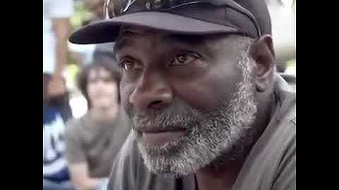 Magnus Carlsen helps child win the game against chess hustler. He is surprised😎😎