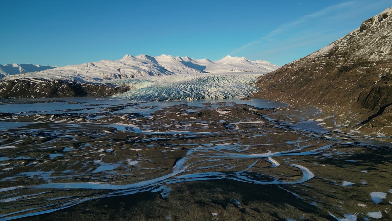 Volando hacia el Fláajökull — Haukafell, Iceland — video poster