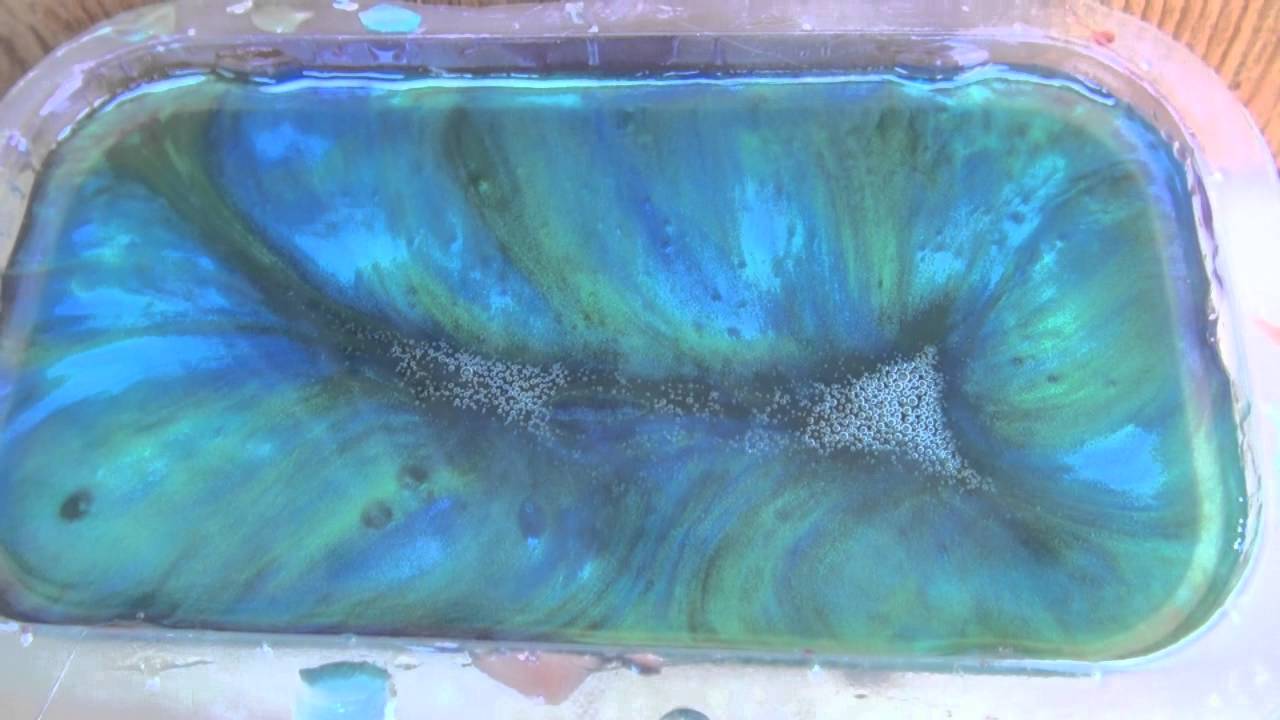Polyester resin undergoing a chemical heat reaction resulting in a peacock feather look.