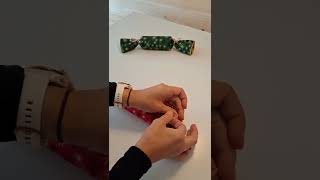 Reusable DIY fabric Christmas crackers using furoshiki #zerowaste #christmasdecor #feelingfestive
