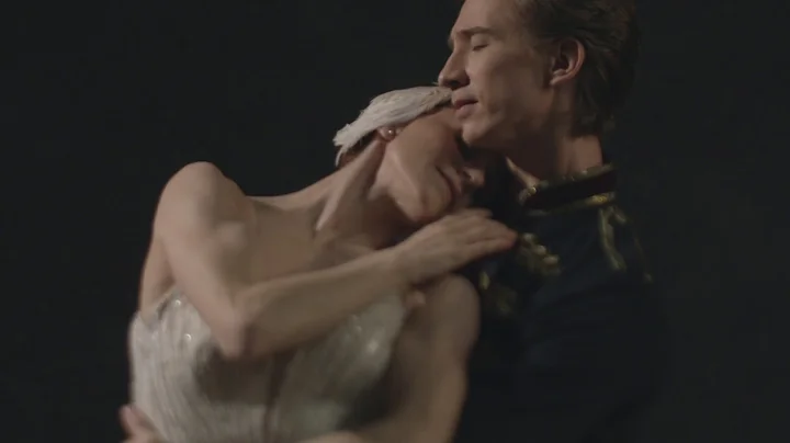 Swan Lake - LIVE from the Royal Opera House - Cine...