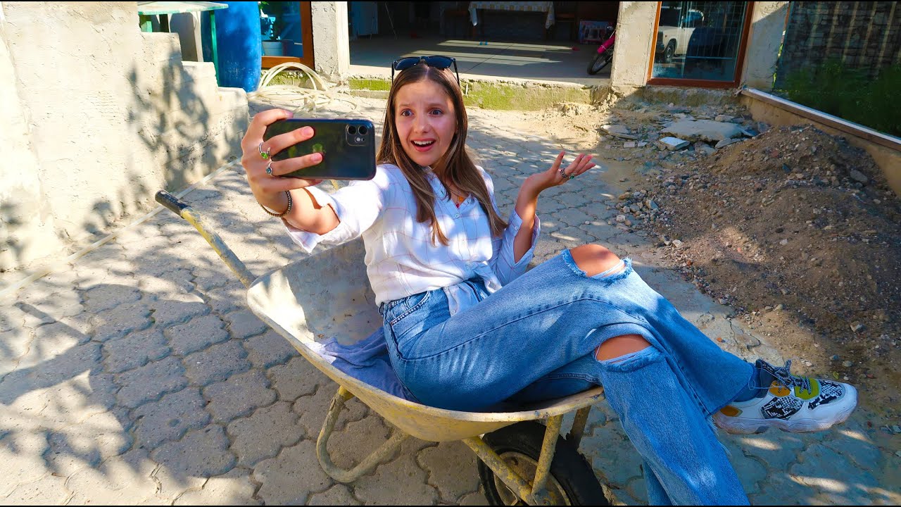 Fata Glamour a ajuns la Tara / La pascut Oile