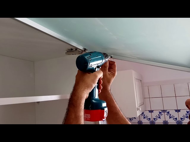 PONER AMORTIGUADOR A LOS MUEBLES DE COCINA. - YouTube