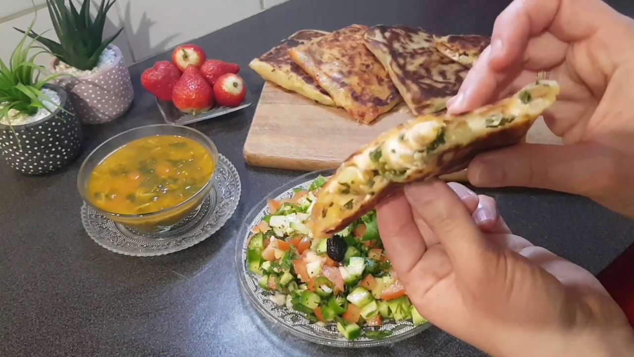 Brick façon msemen avec une très bonne salade😋