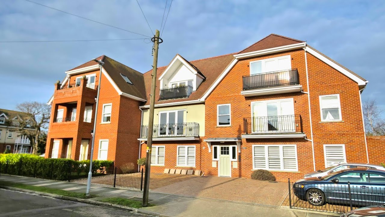 MODERN GROUND FLOOR TWO BEDROOM APARTMENT IN FRINTON-ON-SEA