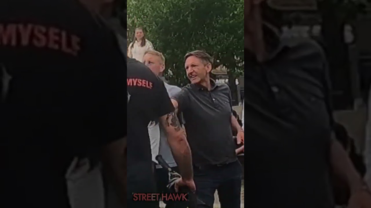 На Чарльза Вейтча нападают