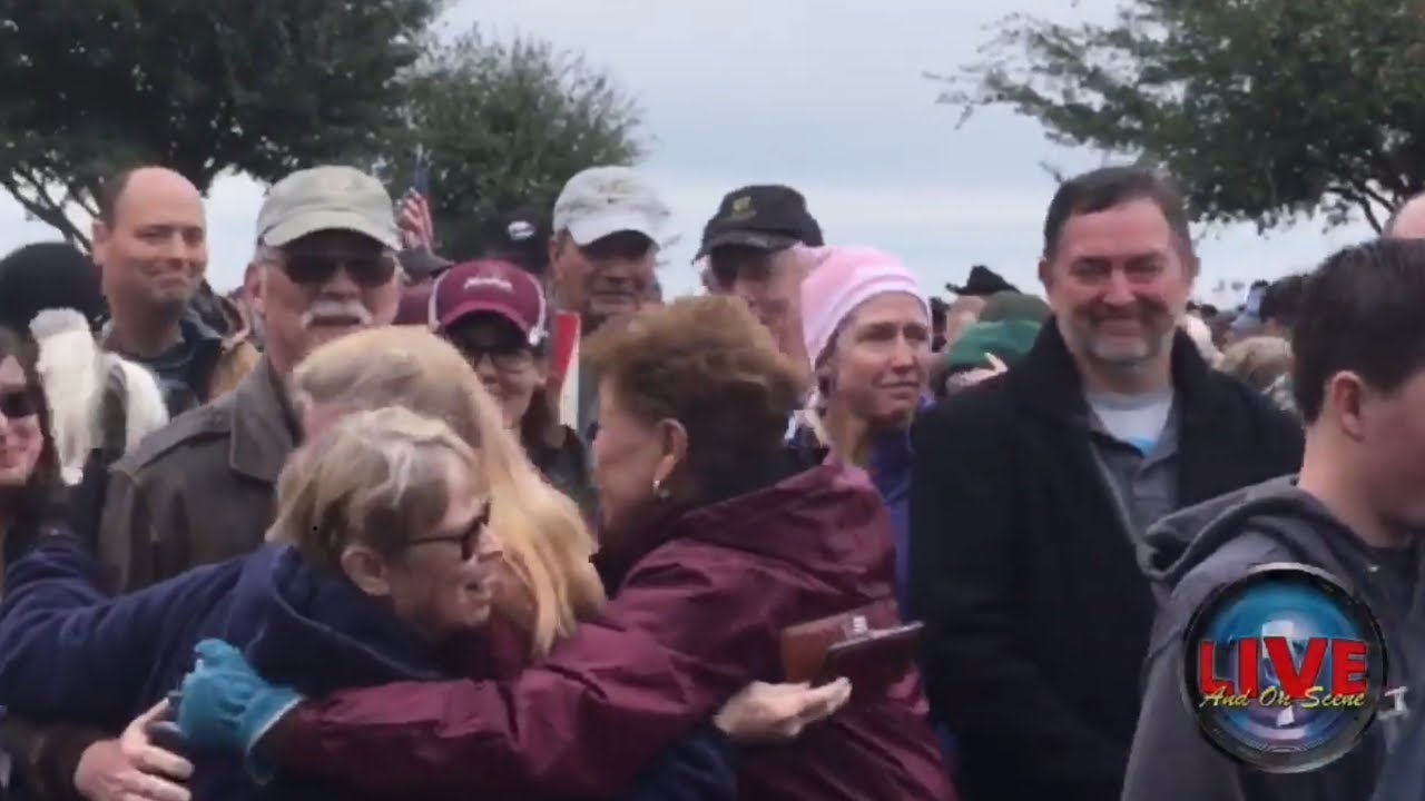 Judy Carlile Encourages Audience to Show Love/Kindness at 2017 Wreaths Across AmericaSan