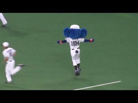 16/07/28 選手送り出しのシャオロン、パオロン、ドアラ（なぜかドアラのＪＯＤＡＮあります）