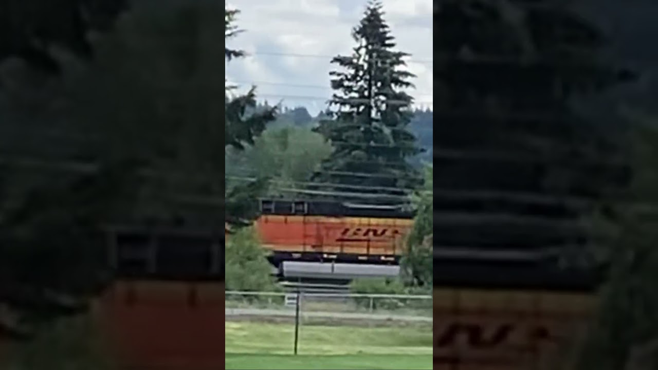 Shiny new ES44ACH! Almost missed it 😅