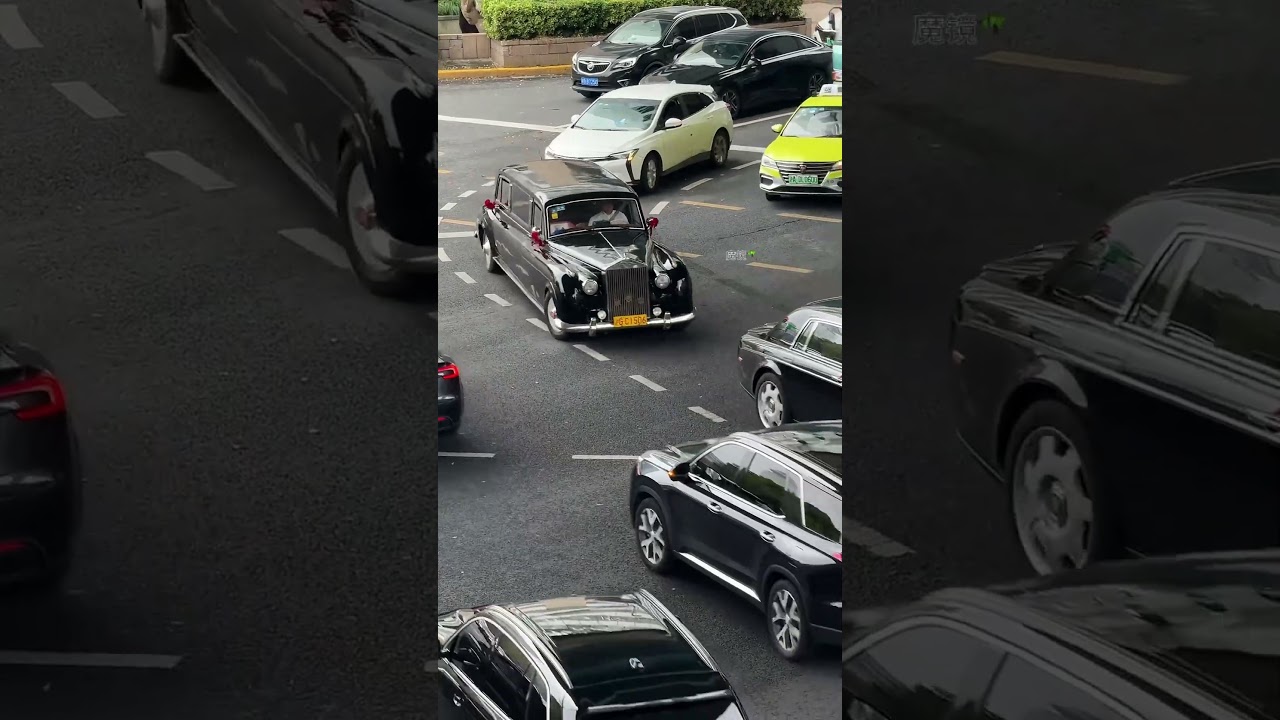 When two Phantoms are in the same frame, which one has the stronger aura 