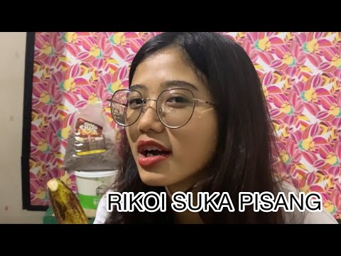 Rikoi suka pisang ! Sahur enak, makanan mahal nih bossku