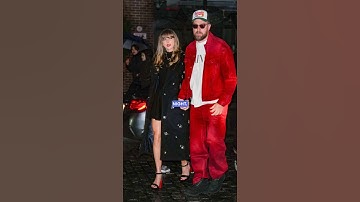 Taylor Swift and Travis Kelce hold hands during rainy date night in NYC #shorts #taylorswift #tayvis