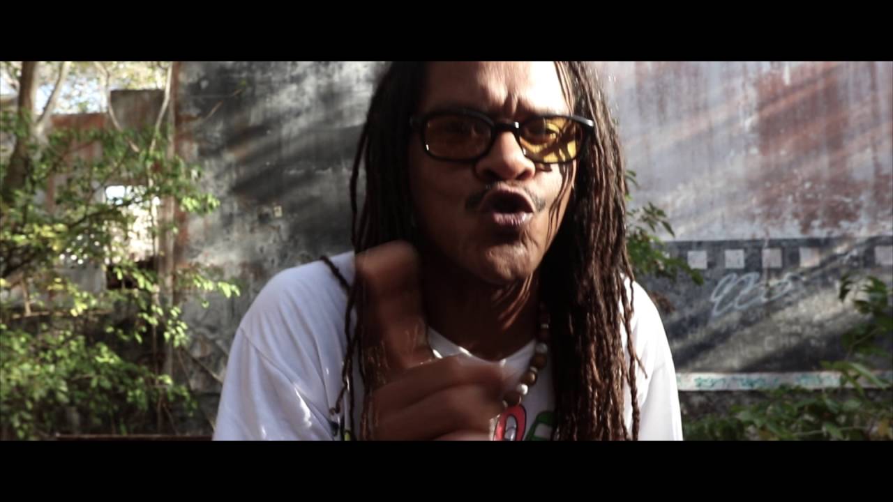 在 YouTube 上观看 Louange sans frontières - Exaltons le Roi (Clip Officiel)