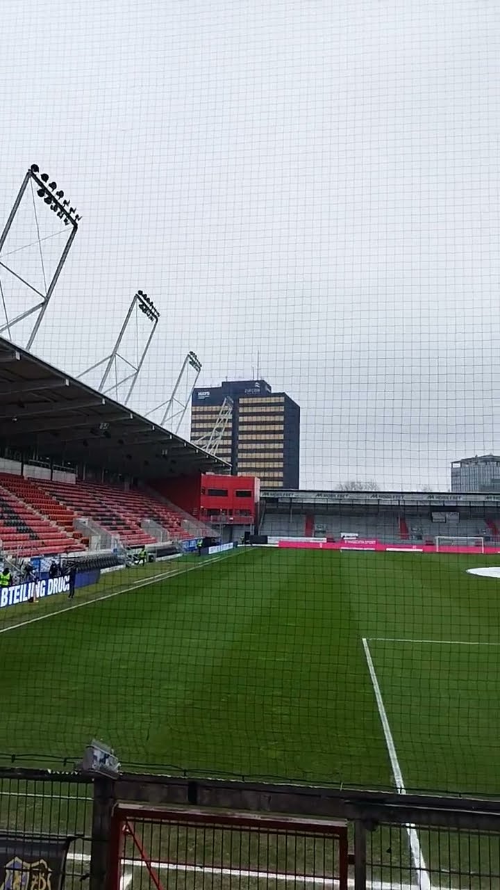 Trainingsphilosophie Deutschland I Vortrag von Hannes Wolf in der Wiesbadener BRITA Arena (1/2)