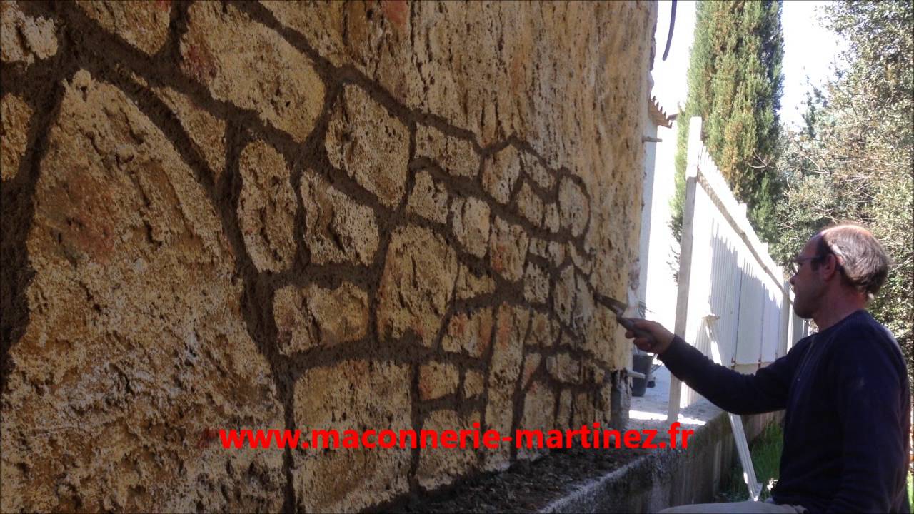 Faire enduit fausse pierre www.maconnerie-martinez.fr - YouTube