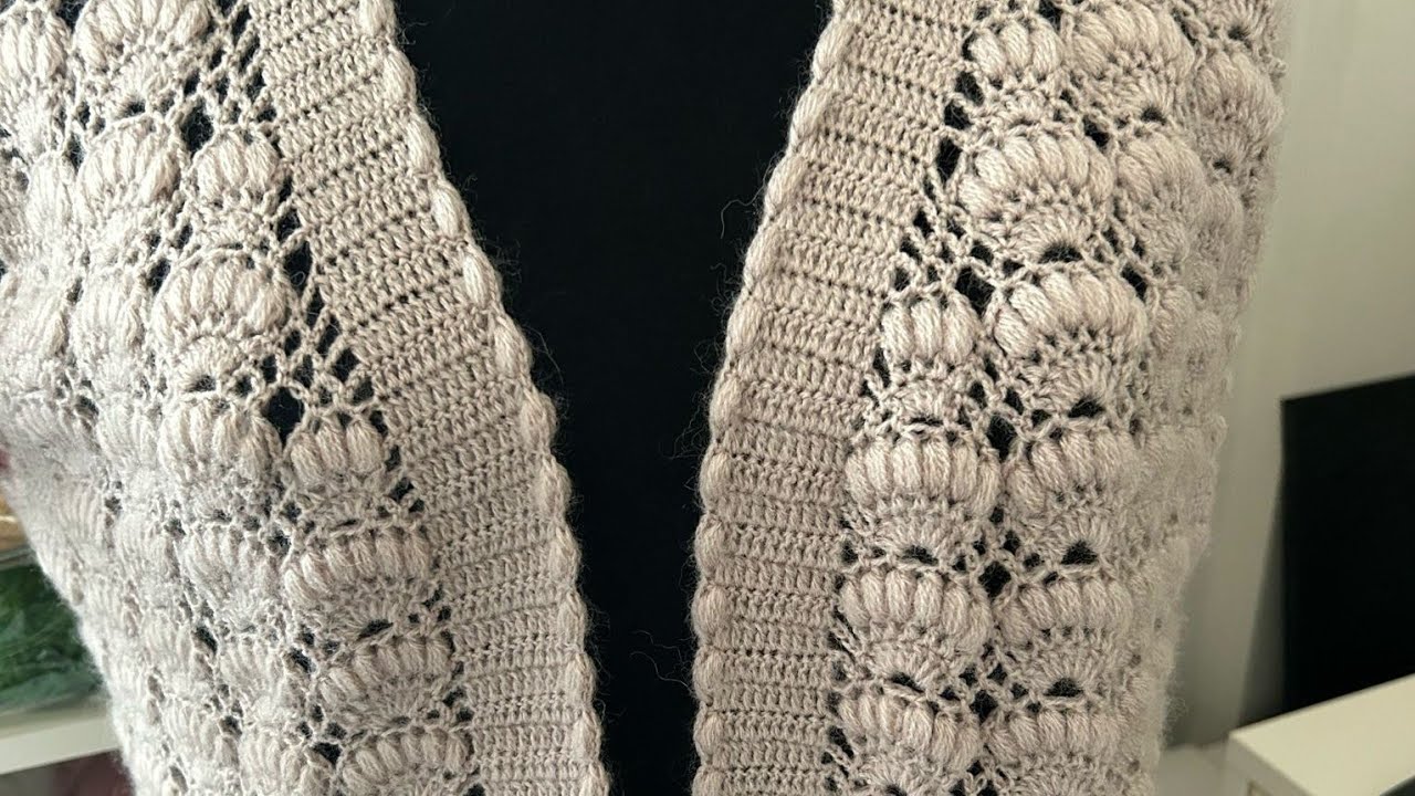 Я связала его из 3 клубков ангорской нити. Тем, кто видел, он понравился ✅️ Жилет от начала до конца